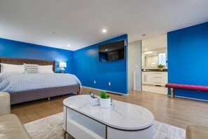 5 bedrooms, iron/ironing board, free WiFi, bed sheets