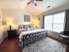 2 bedrooms, iron/ironing board, WiFi, bed sheets - 2-bedroom townhome in enjoyable Charlotte with WiFi, AC (Charlotte)