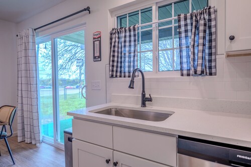 Adventure on Historic Route 66! Brand new renovation!