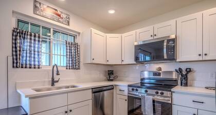 Adventure on Historic Route 66! Brand new renovation!