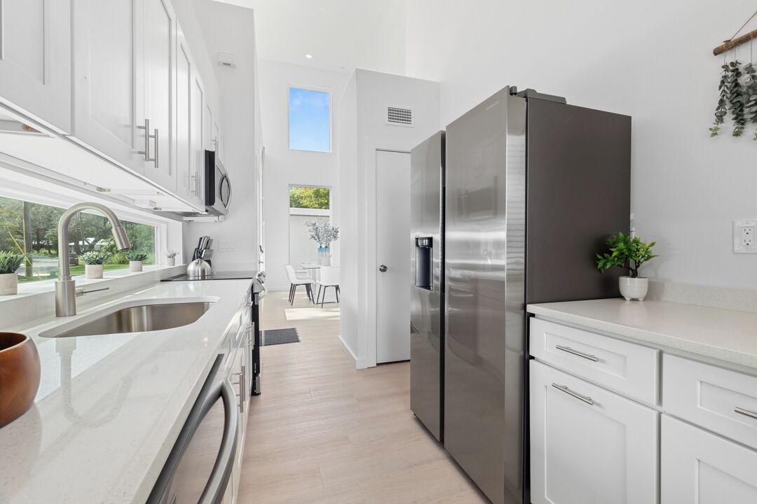 Microondas, horno, parrilla de estufa y lavavajillas 