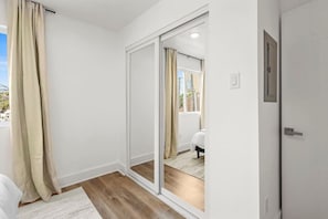 2 bedrooms, desk, iron/ironing board, WiFi