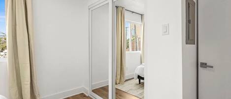 2 bedrooms, desk, iron/ironing board, WiFi