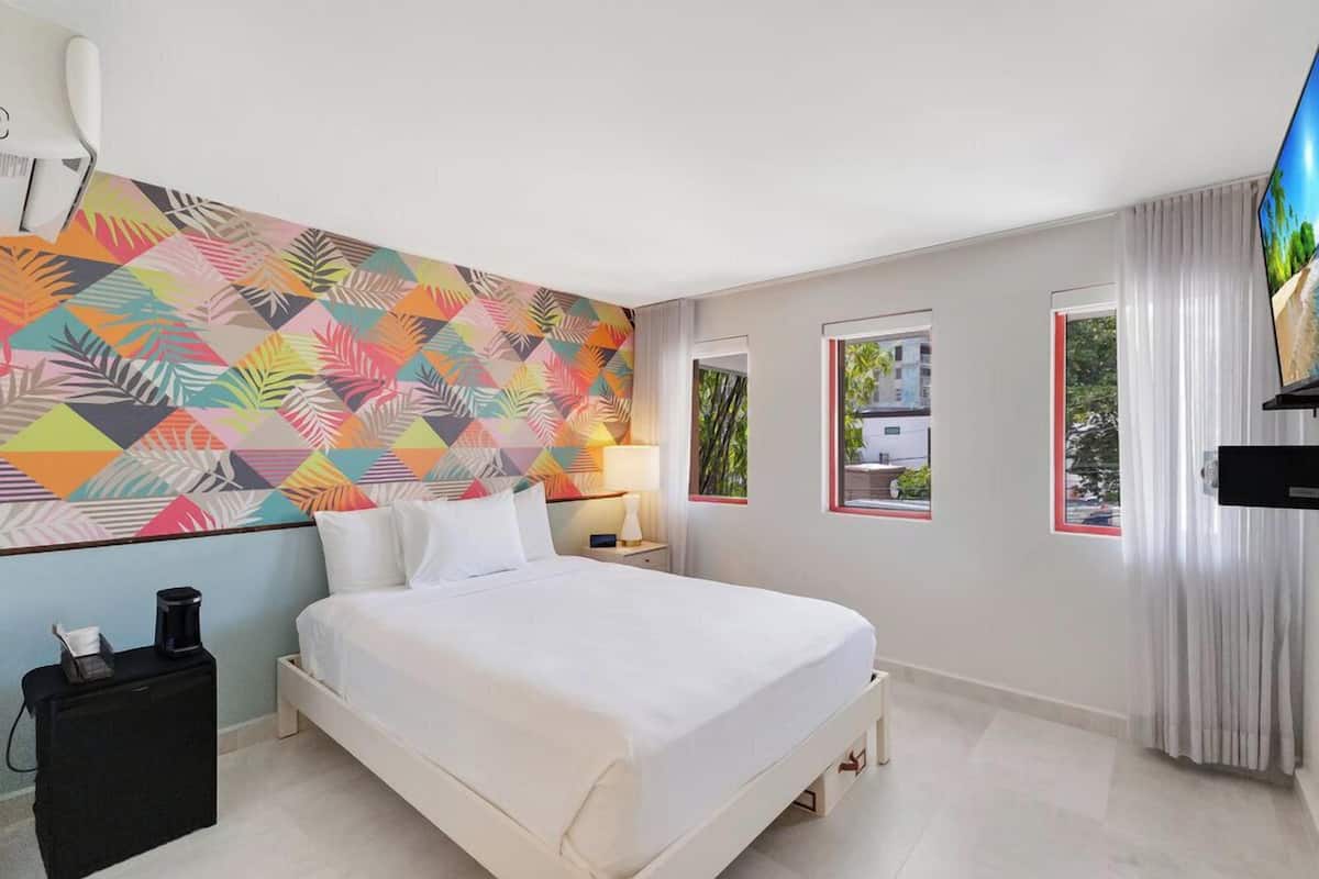 Hypo-allergenic bedding, Select Comfort beds, in-room safe