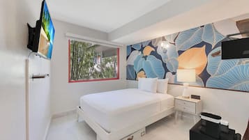 Hypo-allergenic bedding, Select Comfort beds, in-room safe