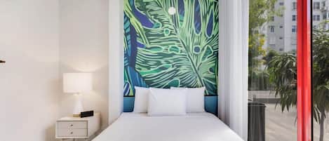 Hypo-allergenic bedding, Select Comfort beds, in-room safe