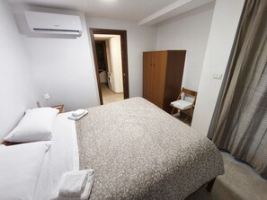 2 室のベッドルーム、アイロン / アイロン台、WiFi、ベッドシーツ