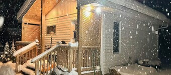 Cozy Cabin peace & rest on Georgian Bay Tay Trail. Escape the busy city.