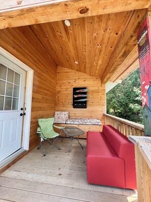 Terrace/patio - Cabin Peace Georgian Bay on Tay Trail, Pre-Summer May/June Save 20% (Waubaushene)