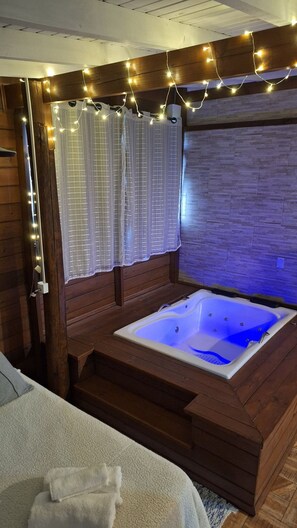 Deluxe huisje, bubbelbad | Privéspabad