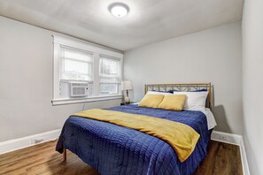 2 quartos, ferros/tábuas de passar roupa, Wi-Fi, roupa de cama