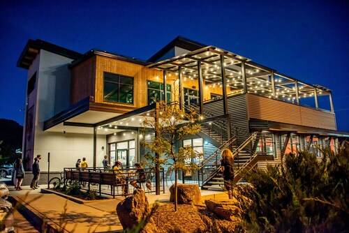 Eco-Friendly, Walk to River/Mountain Trail - King Beds - AC - Near Downtown