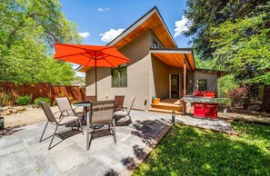 Outdoor dining - Eco-Friendly - Walk to River/Mountain Trails - Near Downtown - King Beds - AC (Durango)
