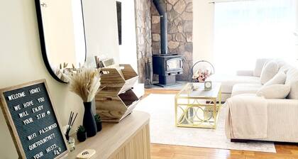 Cozy Retreat: Private 5-Acre Haven with AC close to Bethel Woods