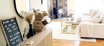 Cozy Retreat: Private 5-Acre Haven with AC close to Bethel Woods