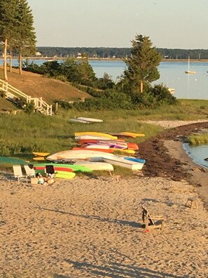 Sun loungers, beach towels - SEAS THE DAY CAPE COD COTTAGE (Wareham)