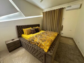 2 habitaciones, tabla de planchar con plancha, wifi y ropa de cama