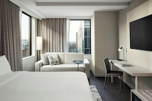 In-room safe, free WiFi, bed sheets