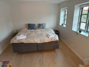 4 bedrooms, desk, WiFi, bed sheets - Cozy house near Aarhus/Hinnerup (Hinnerup)