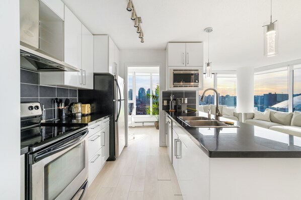 Fridge, microwave, oven, stovetop