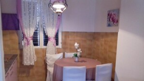 公寓 (Two Bedroom Apartment with Terrace) | 飯廳