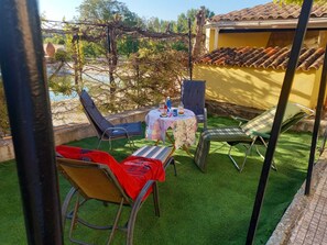 تناول الطعام بالخارج