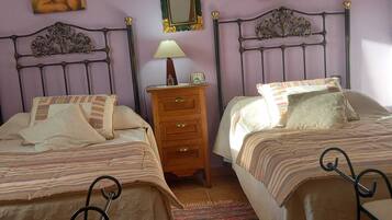 3 slaapkamers, een strijkplank/strijkijzer, wifi, beddengoed