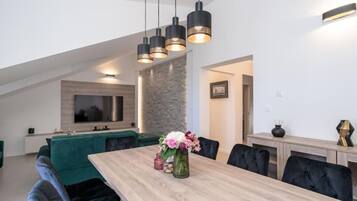 Apartment (Four Bedrooms Apartment) | Dining room