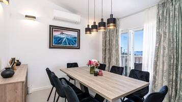 Apartment (Four Bedrooms Apartment) | Dining room