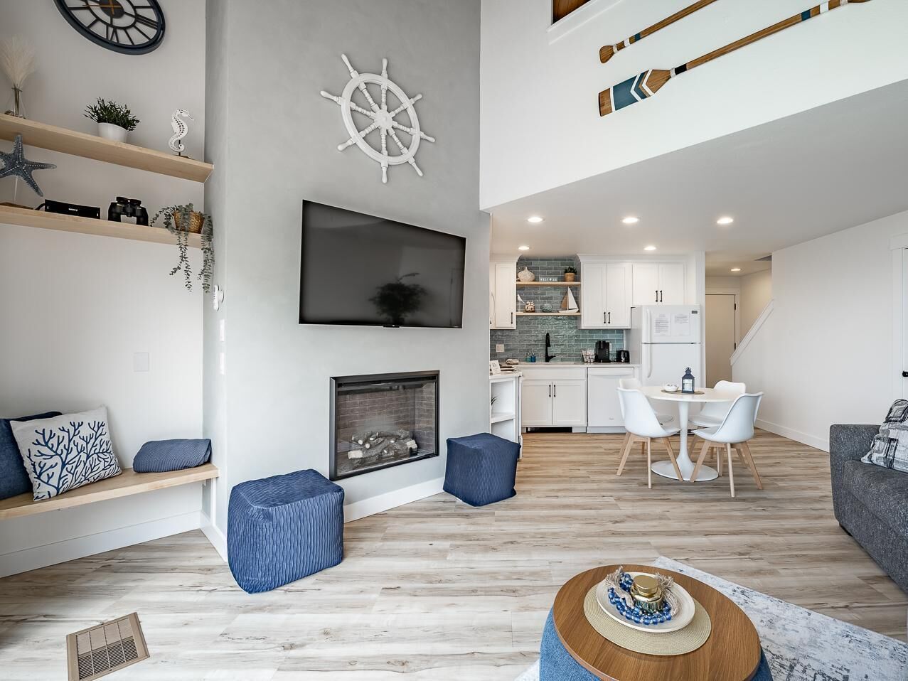 Smart TV, fireplace