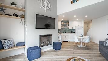Smart TV, fireplace