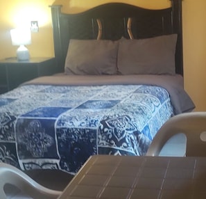 3 slaapkamers, een strijkplank/strijkijzer, wifi, beddengoed
