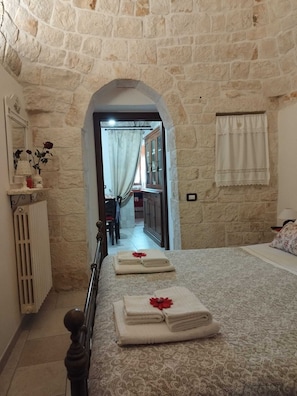 2 chambres, fer et planche à repasser, Wi-Fi, draps fournis