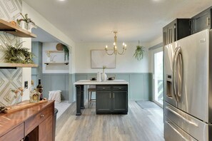 ثلاجة، ميكروويف، فرن، موقد طهي مسطح