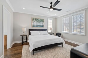 4 Schlafzimmer, Schreibtisch, Bügeleisen/Bügelbrett, kostenloses WLAN