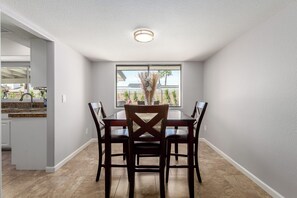 Dining - 3-bedroom house in lovely Litchfield Park with WiFi, AC close to Golf & Shopping (Litchfield Park)