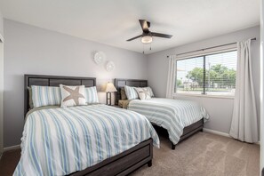 3 bedrooms, iron/ironing board, WiFi, bed sheets - 3-bedroom house in lovely Litchfield Park with WiFi, AC close to Golf & Shopping (Litchfield Park)