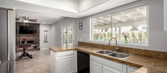 3-bedroom house in lovely Litchfield Park with WiFi, AC close to Golf & Shopping