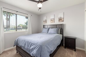 3 chambres, fer et planche à repasser, Wi-Fi, draps fournis