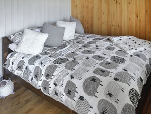 1 bedroom, bed sheets