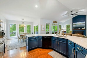 Interior - Lakefront Lake Anna, Boat Dock, Hot Tub, Deck View (Mineral)