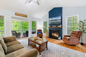 Smart TV, chimenea, videojuegos y oficina