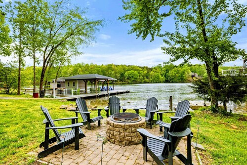 Lakefront Lake Anna, Boat Dock, Hot Tub, Deck View
