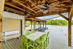 屋外ダイニングエリア