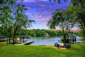 Terrace/patio - Lakefront Lake Anna, Boat Dock, Hot Tub, Deck View (Mineral)