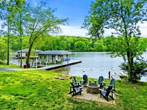 Terrace/patio - Lakefront Lake Anna, Boat Dock, Hot Tub, Deck View (Mineral)