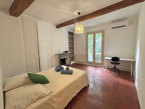 5 soverom, strykejern/-brett, wi-fi og sengetøy