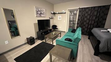 1 dormitorio, tabla de planchar con plancha, wifi y ropa de cama