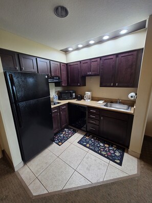 Private kitchen - 2 Queen Beds, Near Disney & SeaWorld (Orlando)