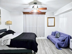1 habitación, tabla de planchar con plancha, wifi gratis y ropa de cama